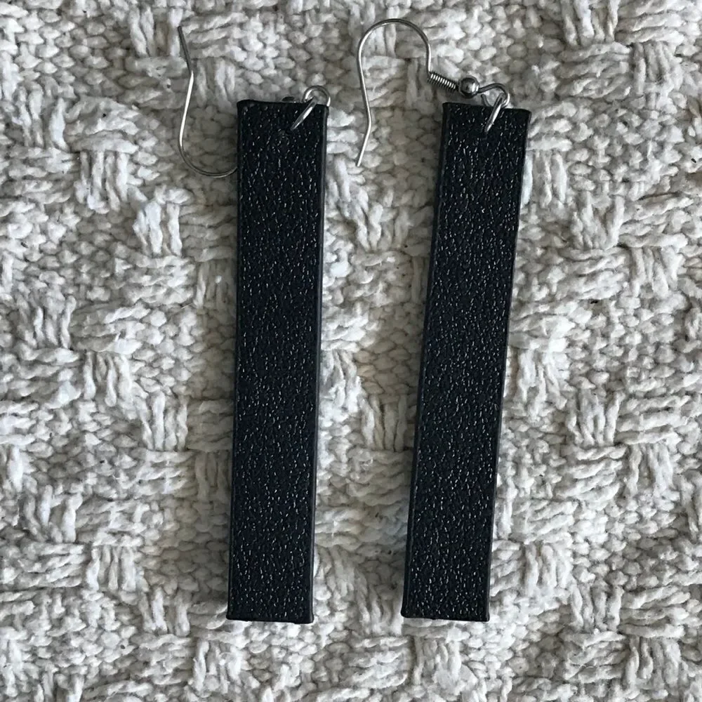 𝅺TEAR drop leather earrings bundle NWOT